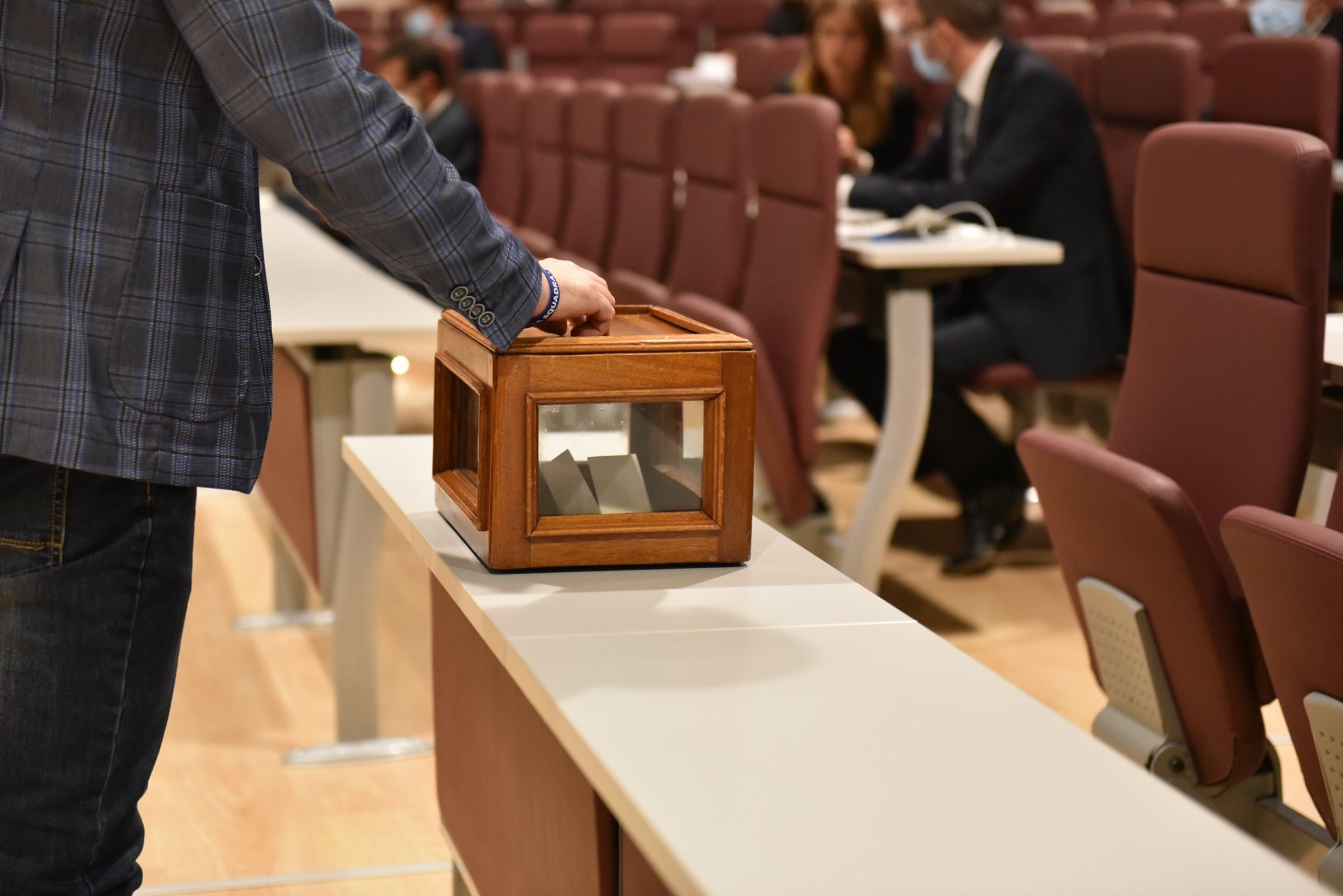 Garante per l’infanzia, sulla nomina la maggioranza si spacca. Sospiri: grave, no giochetti politici