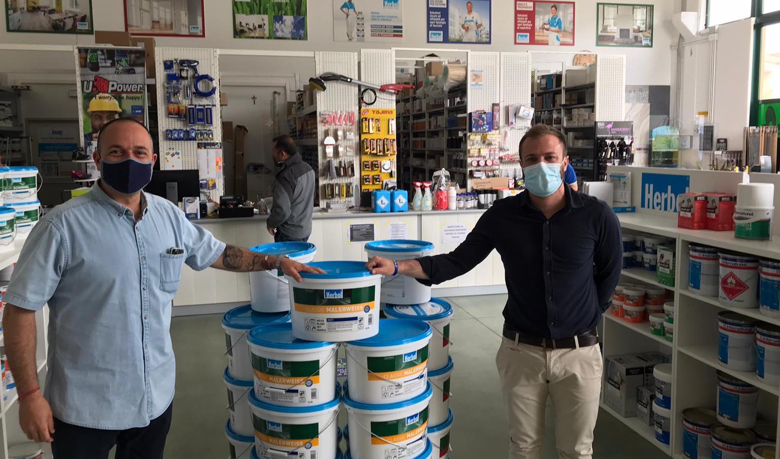 Costantini in visita alla sede giuliese della Color Max: ascoltare le richieste delle realtà produttive