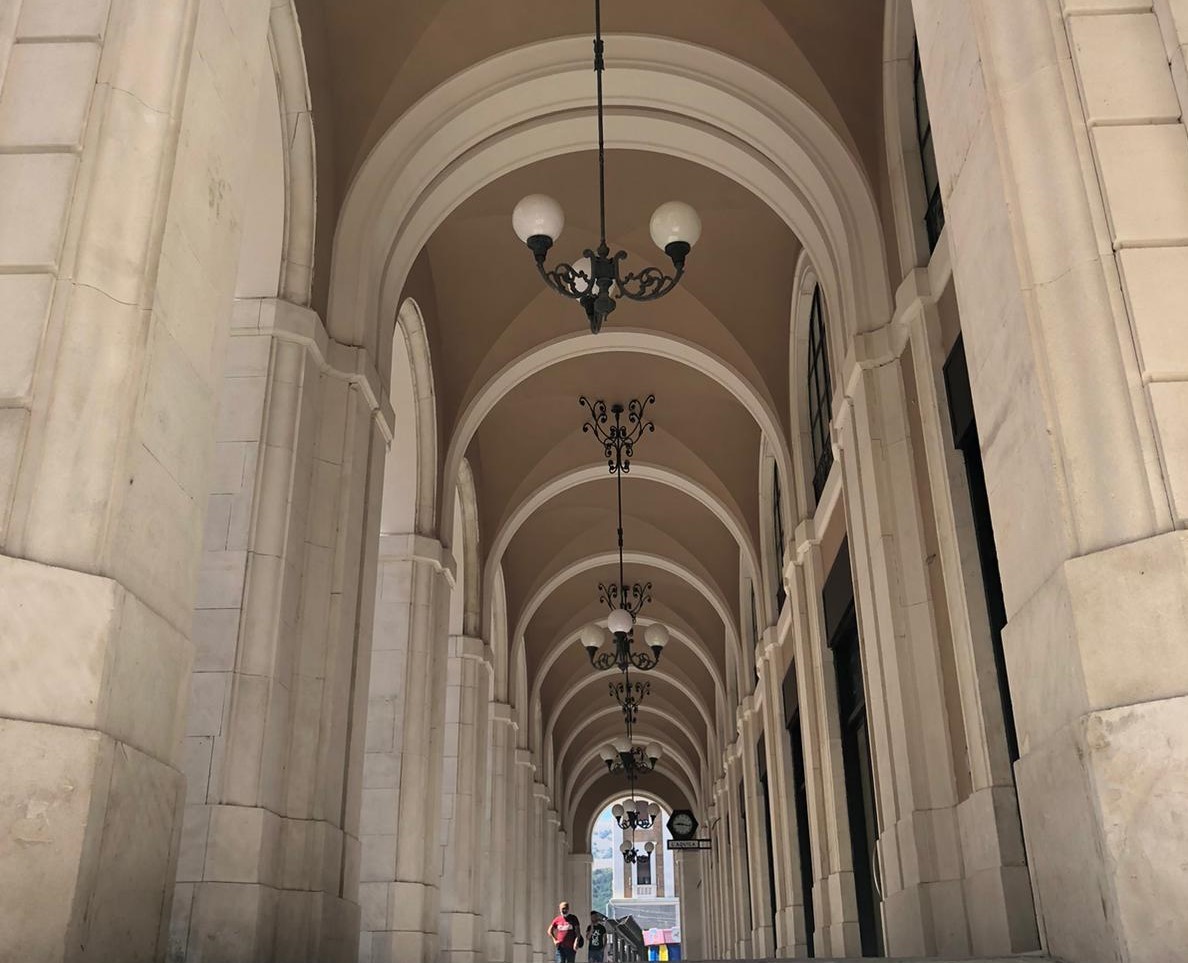 L’Aquila, riapre un tratto dei portici. Biondi e Fabrizi: bel segnale per la città