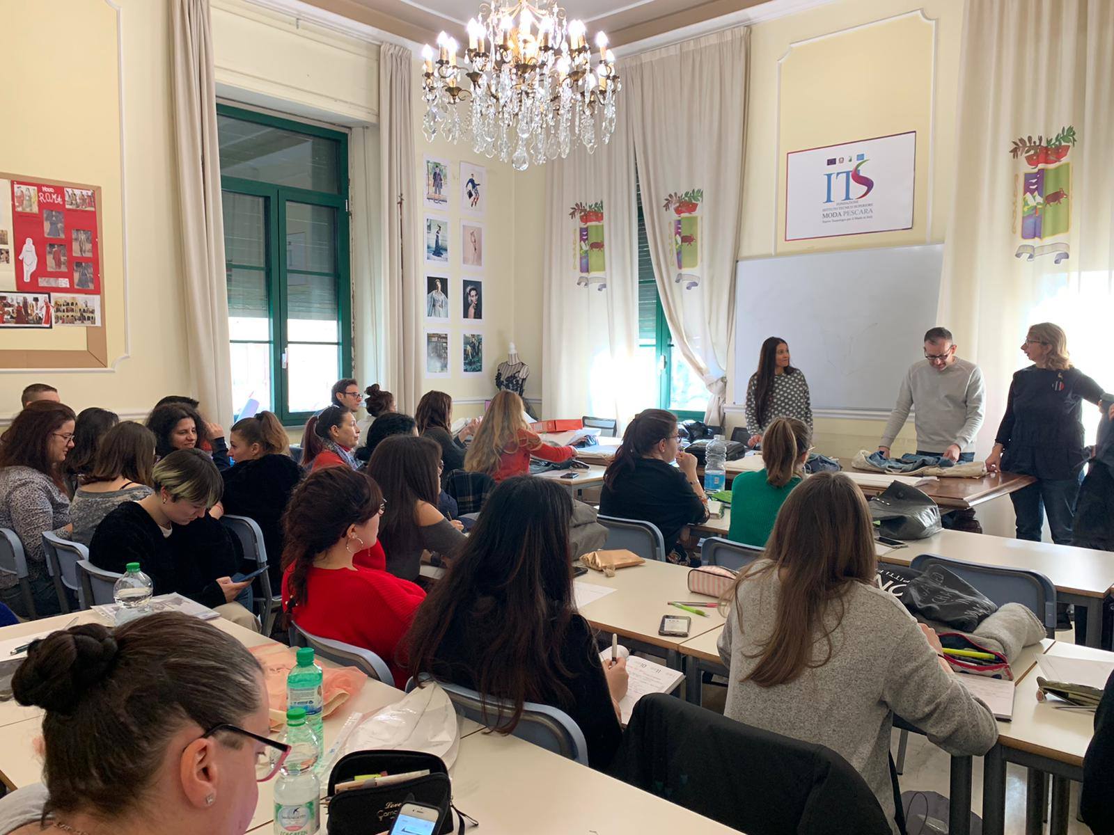 Corso gratuito di sartoria digitale 4.0, aperte le iscrizioni per 25 studenti