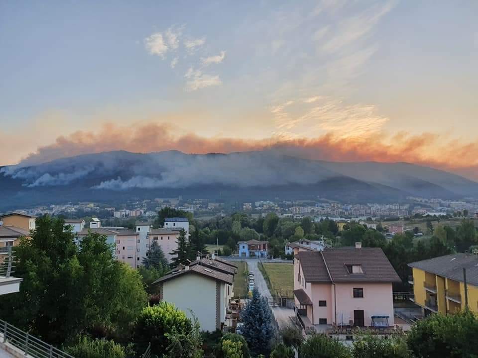 Incendi Arischia E Cansatessa Indagini In Corso Si Rafforza L Ipotesi Dolo Abruzzolive