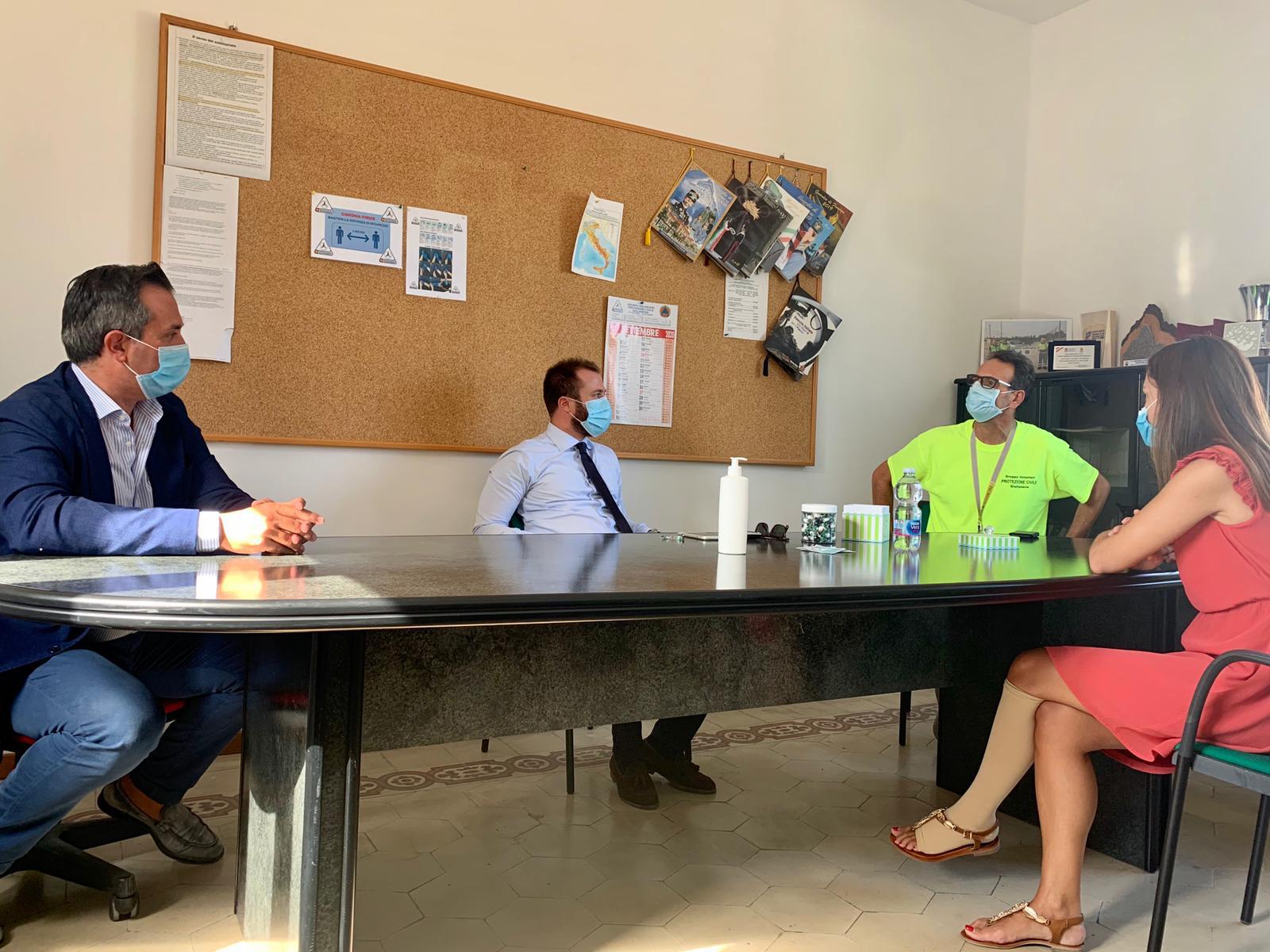 Il consigliere regionale Di Gianvittorio in visita alla sede della Protezione Civile di Giulianova