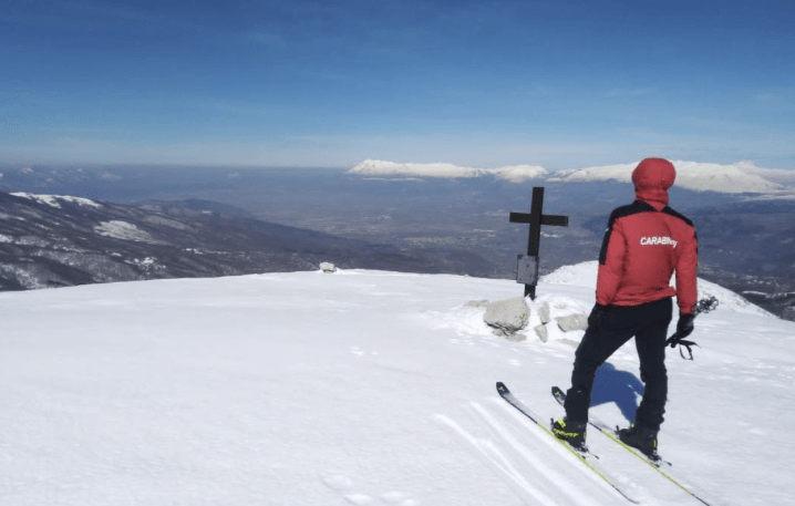 Alto rischio valanghe, i carabinieri forestali del Meteomont raccomandano prudenza in montagna