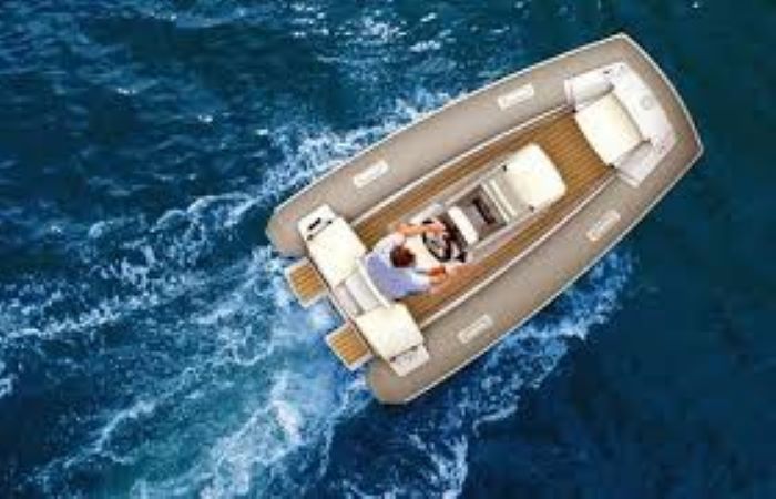 Tender affonda, coppia salvata da Guardia Costiera. Interviene elicottero del Nucleo aereo di Pescara