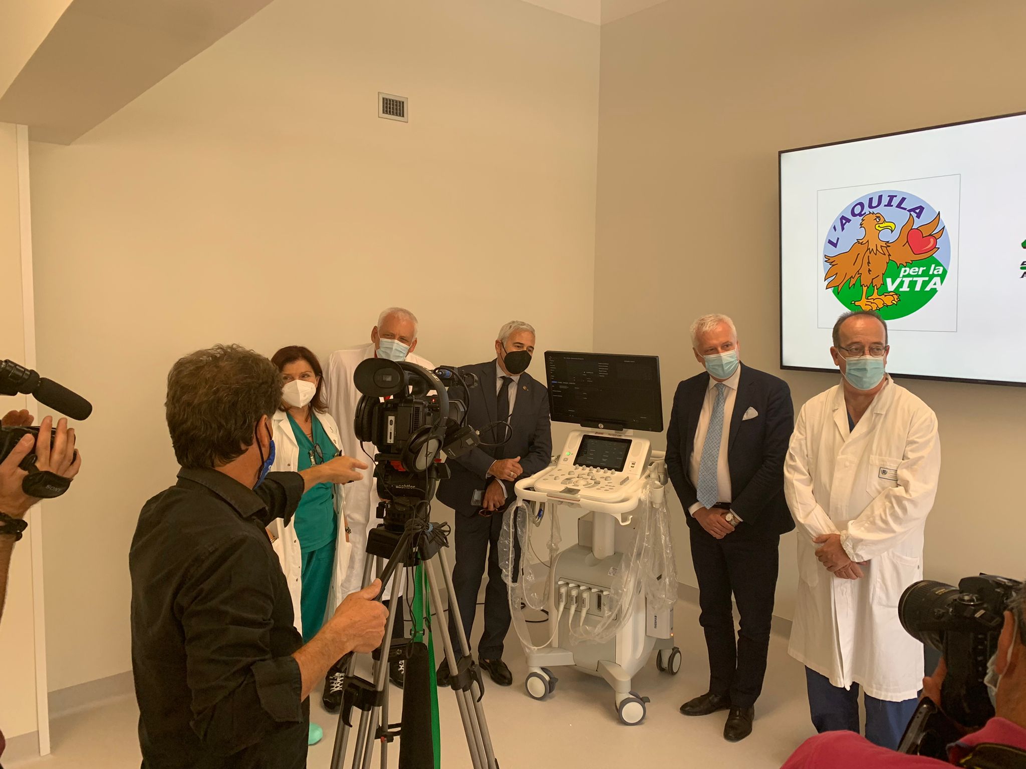 L’Aquila per la vita dona un ecografo alla Rianimazione: “A differenza di una politica miope rissosa”