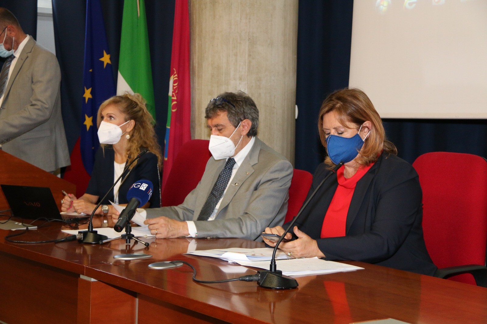 Covid19 e sanità in Abruzzo: dati rivelano primato tra le regioni nelle vaccinazioni e posti letto attivati