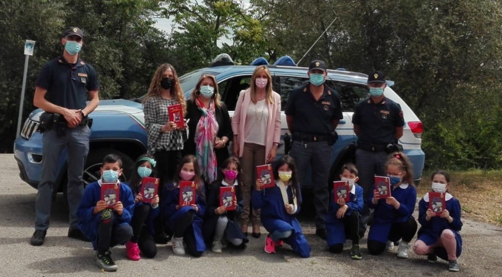 La Polizia di Stato regala “Il mio diario” ai bambini di Penna Sant’Andrea, Basciano e Cermignano