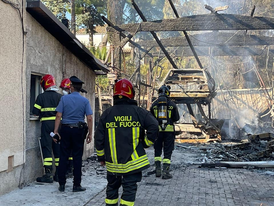 Incendio in via Marzabotto, ordinanza con le prime disposizioni urgenti da adottare