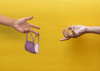 Dal 28 giugno l’Italia dirà addio all’obbligo delle mascherine all’aperto, arriva l’ok dal Cts