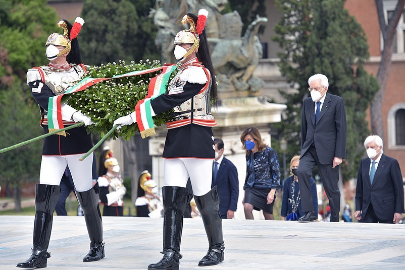 Il presidente Mattarella: “Grati a chi ha sacrificato la vita per l’Italia”