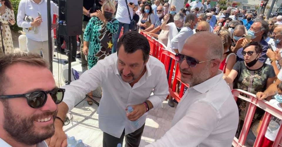 Salvini all’Aquila per referendum giustizia: “Migranti? Ogni sbarco è un regalo agli scafisti”