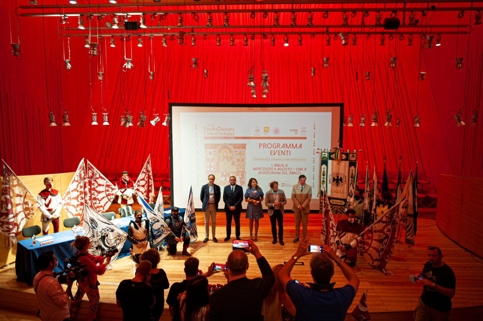 Ecco la Perdonanza con Cocciante, Max Pezzali, Gigi d’Alessio e il ritorno sul palco di Renato Zero