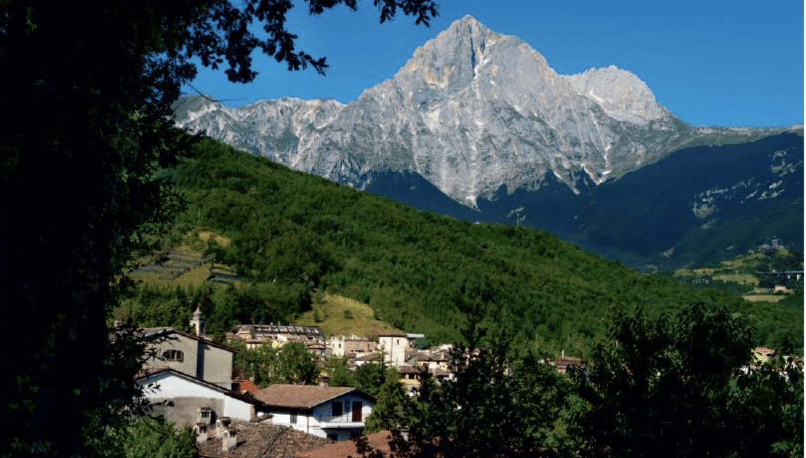 Poste Italiane, a Castiglione Messer Raimondo e Isola del Gran Sasso annulli filatelici e cartoline per i piccoli Comuni