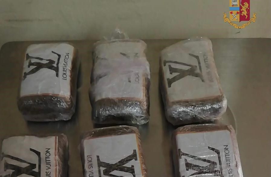 Sei etti di “fumo” in frigo, sorvegliato speciale di Pescara arrestato dalla polizia