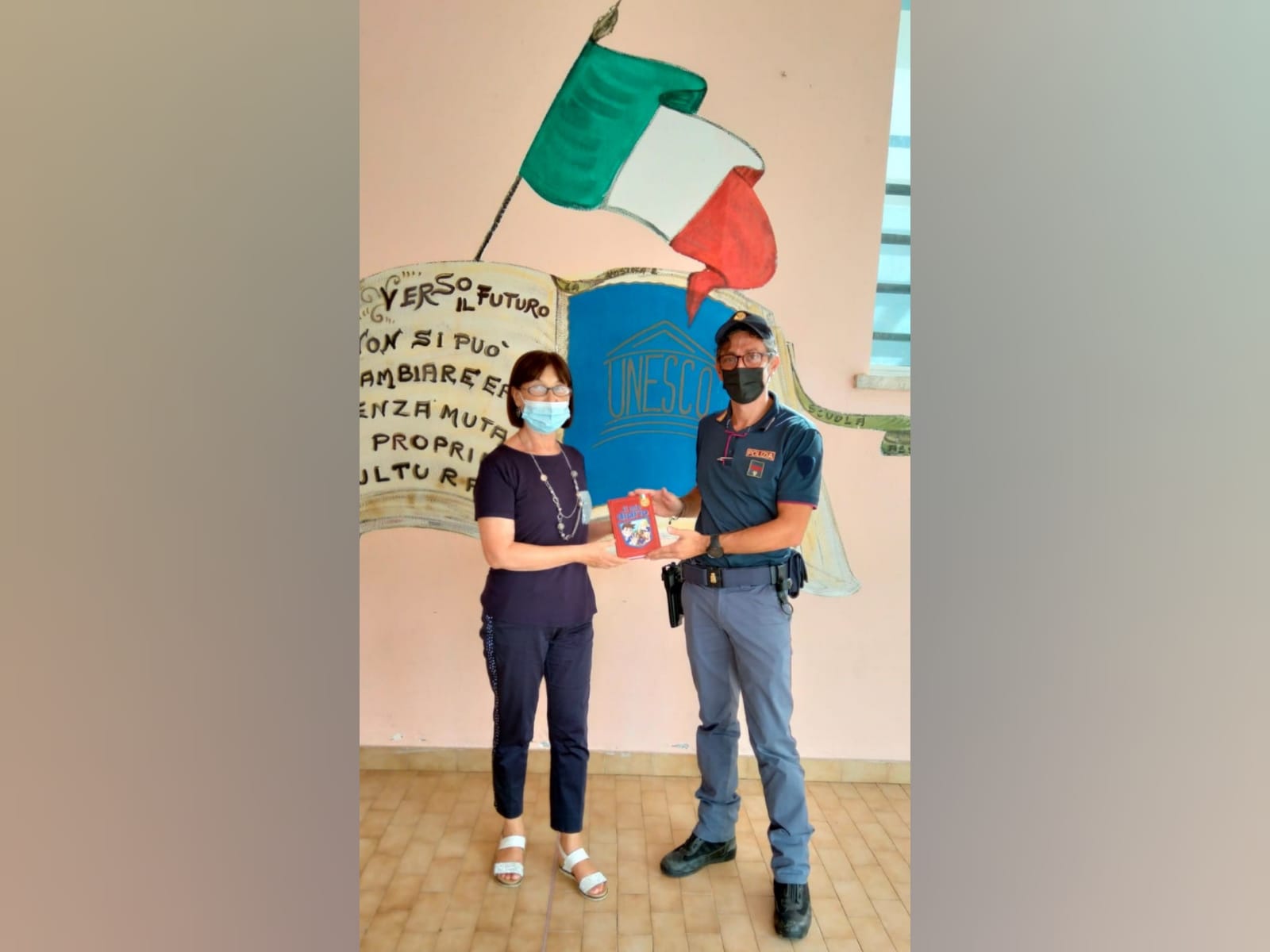 Progetto di educazione alla Legalità “Il mio diario”: la polizia di stato consegna le agende agli studenti