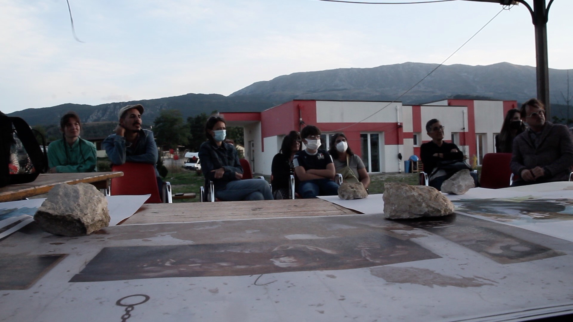 Riabitare con l’arte: al via a Fossa percorso condiviso con artista argentino Morello per realizzare murales