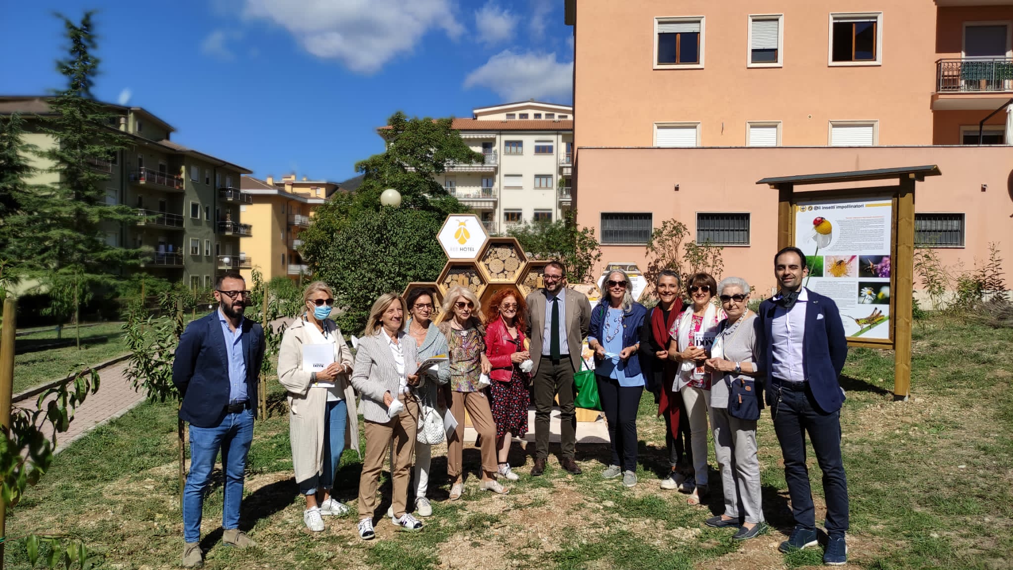 Inaugurata l’Oasi delle Api, il Soroptimist Club dell’Aquila educa alla salvaguardia dei piccoli insetti