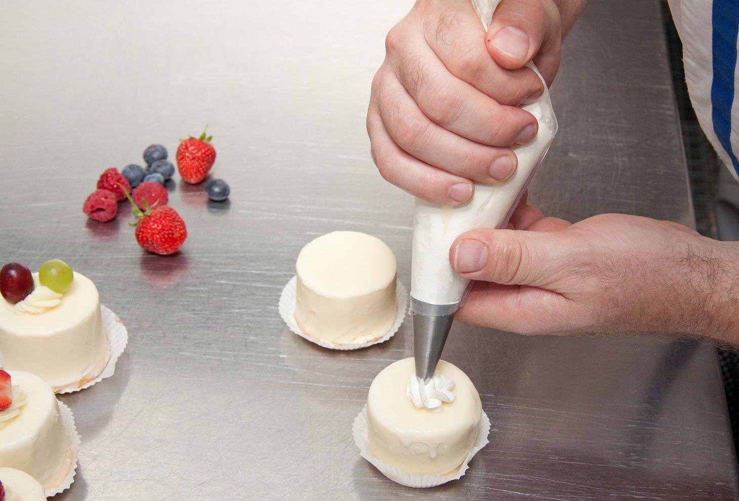 L’abruzzese Lorenzo Puca, nuovo campione del mondo di pasticceria premiato al Chocofestival Chieti