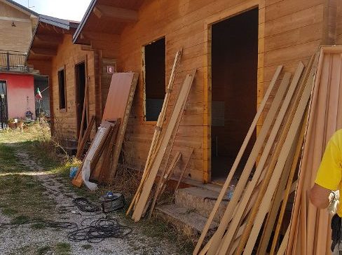 Santangelo: “Inizia la rimozione delle casette abbandonate post-sisma di Paganica”
