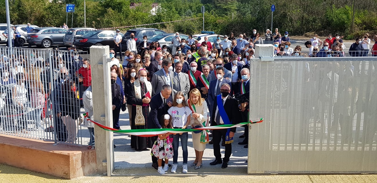 Taglio del nastro per il nuovo polo scolastico di Pratola Peligna: accoglierà 600 studenti (foto e video)