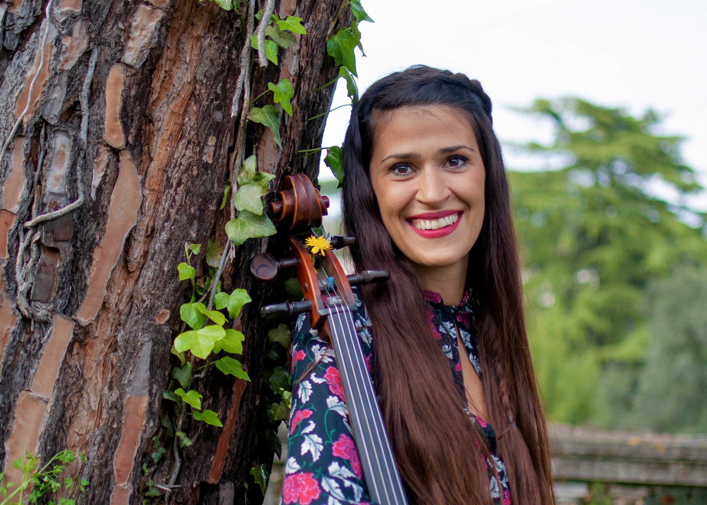 La violoncellista anglo persiana Leila Shirvani e Orchestra Sinfonica Tosti al Fenaroli di Lanciano
