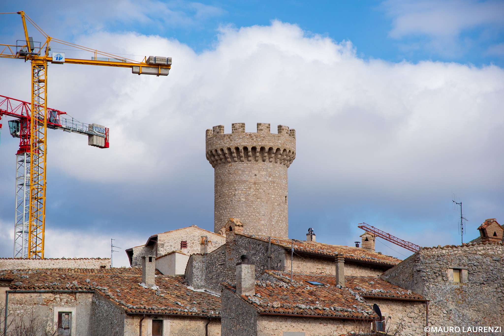 Nuova vita per la torre medicea di Santo Stefano di Sessanio, dopo il terremoto torna nel suo splendore (FOTO)