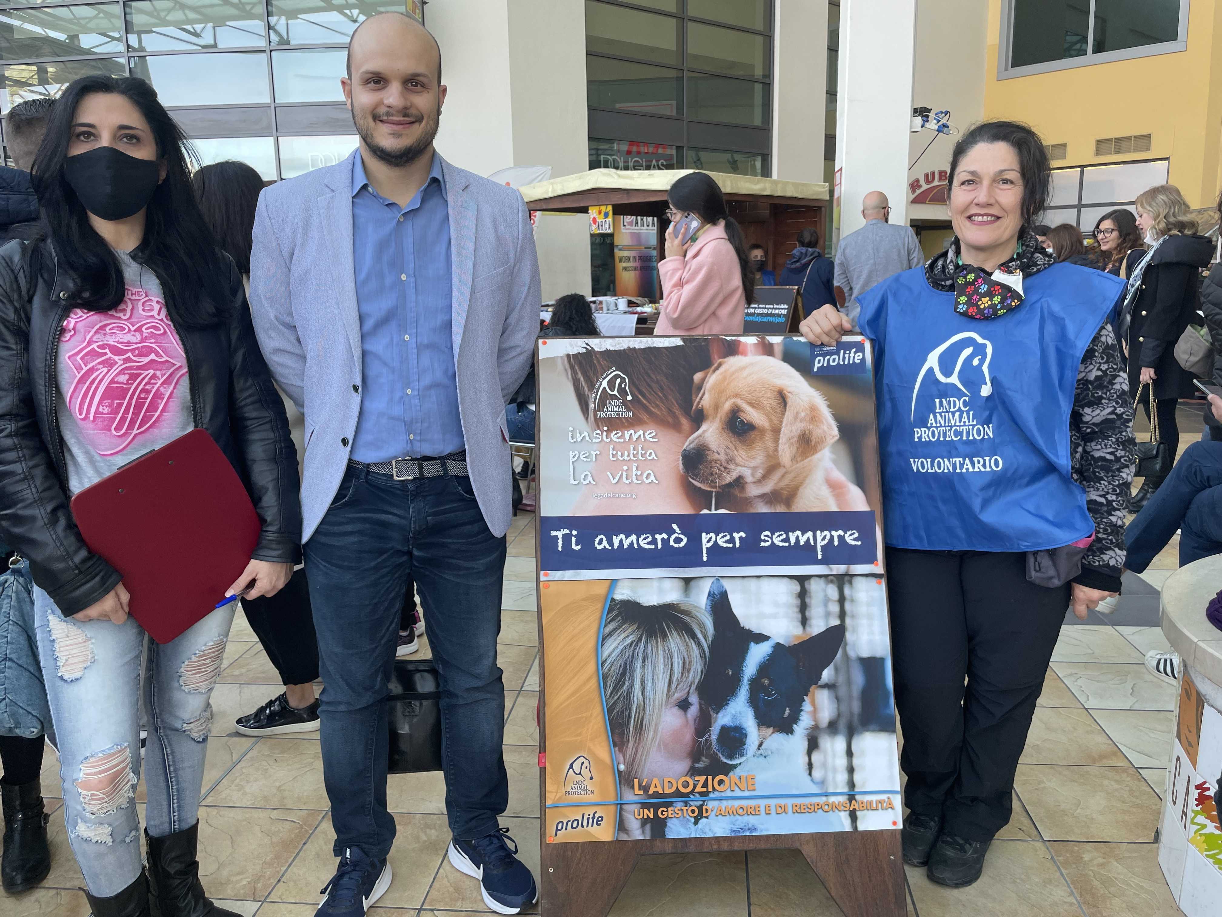 Passerella “a sei zampe” per dimostrare solidarietà al canile al Centro l’Arca di Spoltore