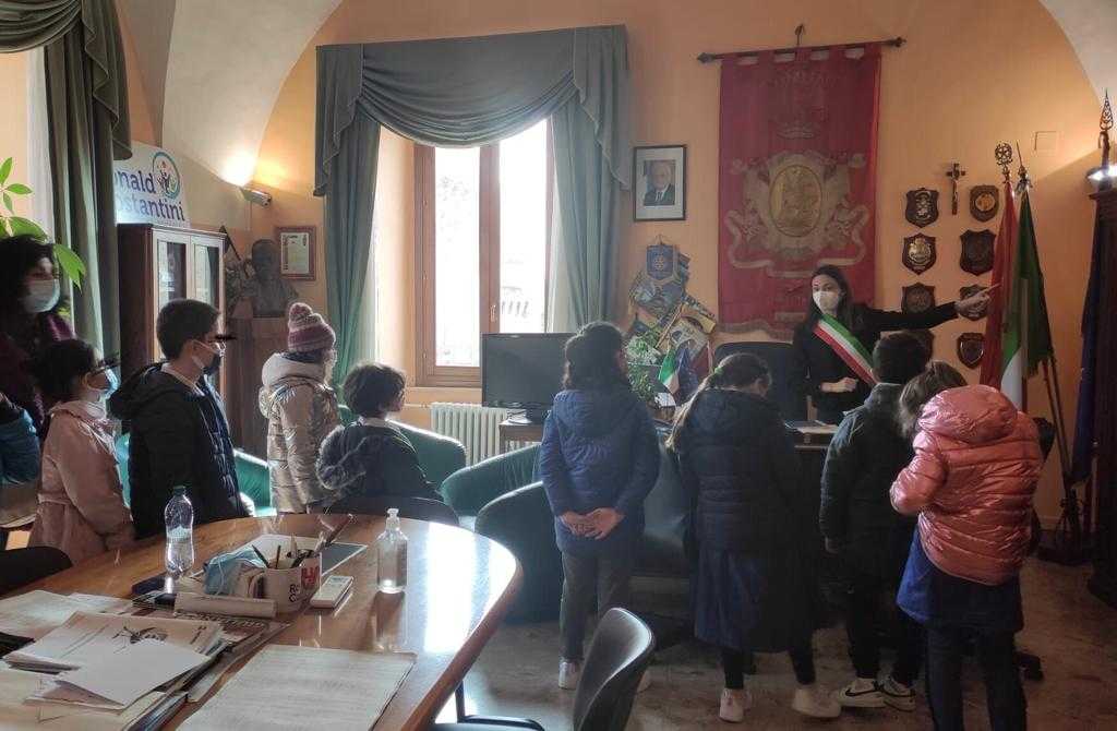I bambini della III B della Scuola Primaria “Don Milani” visitano il municipio di Giulianova