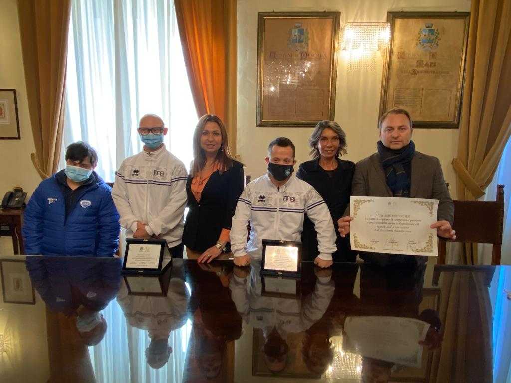 Consegnati al Comune di Pescara i riconoscimenti agli atleti distinti agli EuroTriGames