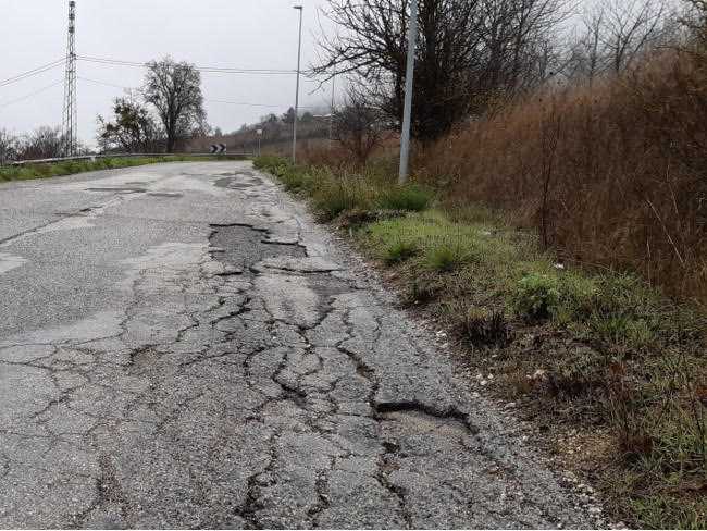 Palumbo (Pd): “Strade provinciali di Roio e Pianola in condizione vergognose”