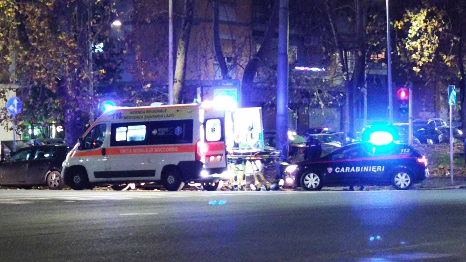 Sparatoria tra i tavoli del bar del centro: un morto e un ferito in fin di vita
