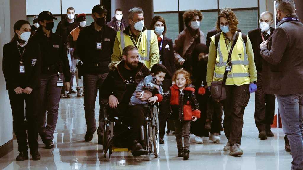 L’Abruzzo ospita Mustafa, il bimbo siriano sogna il mare e Silvi invita tutta la famiglia