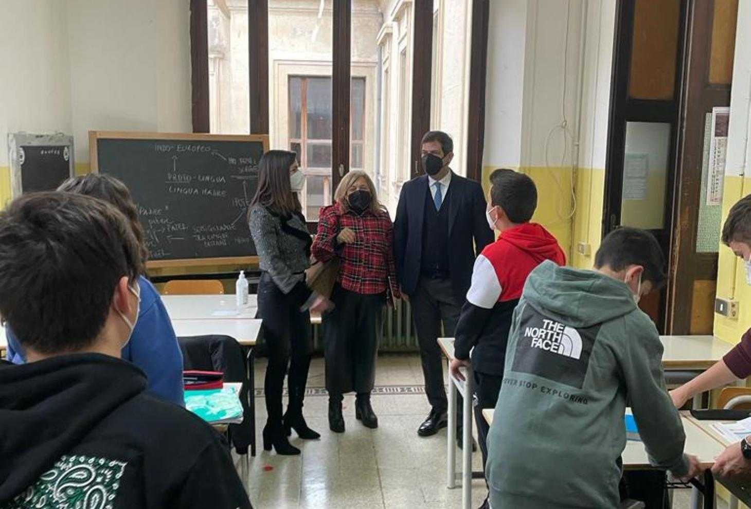 Scuola, Quaresimale visita istituiti abruzzesi: “Screening essenziale per riapertura”