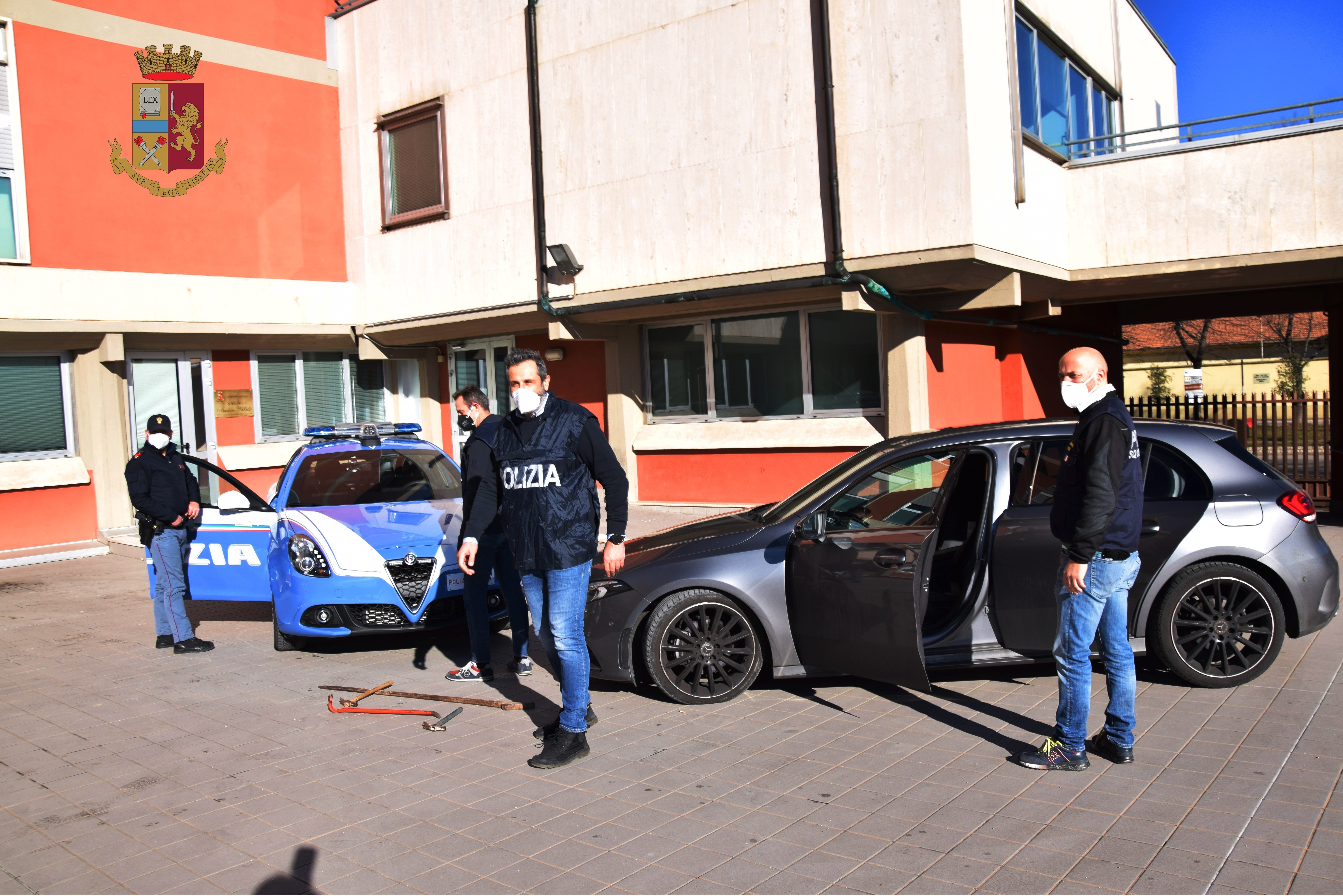 Catturato uno dei due malviventi che hanno investito un poliziotto dopo svariati furti commessi