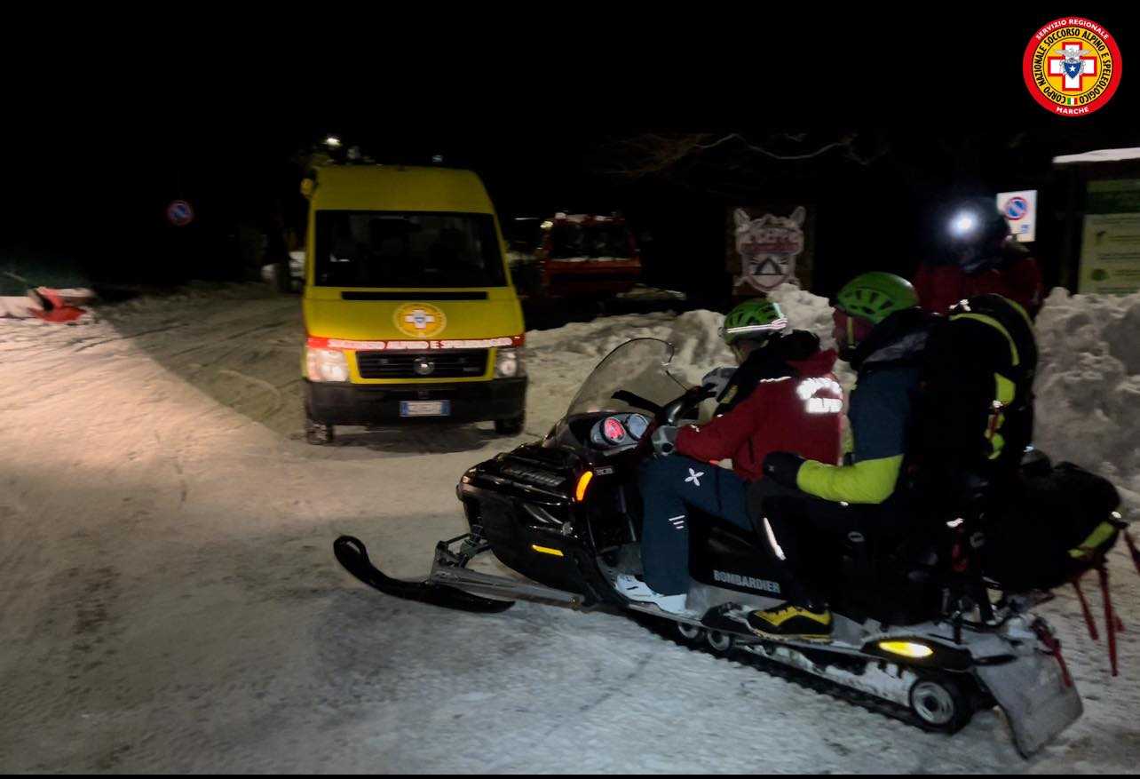 Si perdono in bosco nel Teramano, recuperati nella notte dal soccorso alpino (foto)