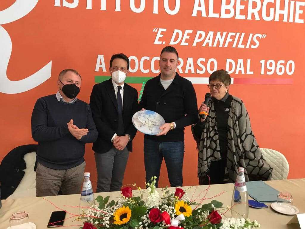 All’Alberghiero di Roccaraso un riconoscimento allo chef Zonfa: il sindaco: “Ha iniziato da qui”