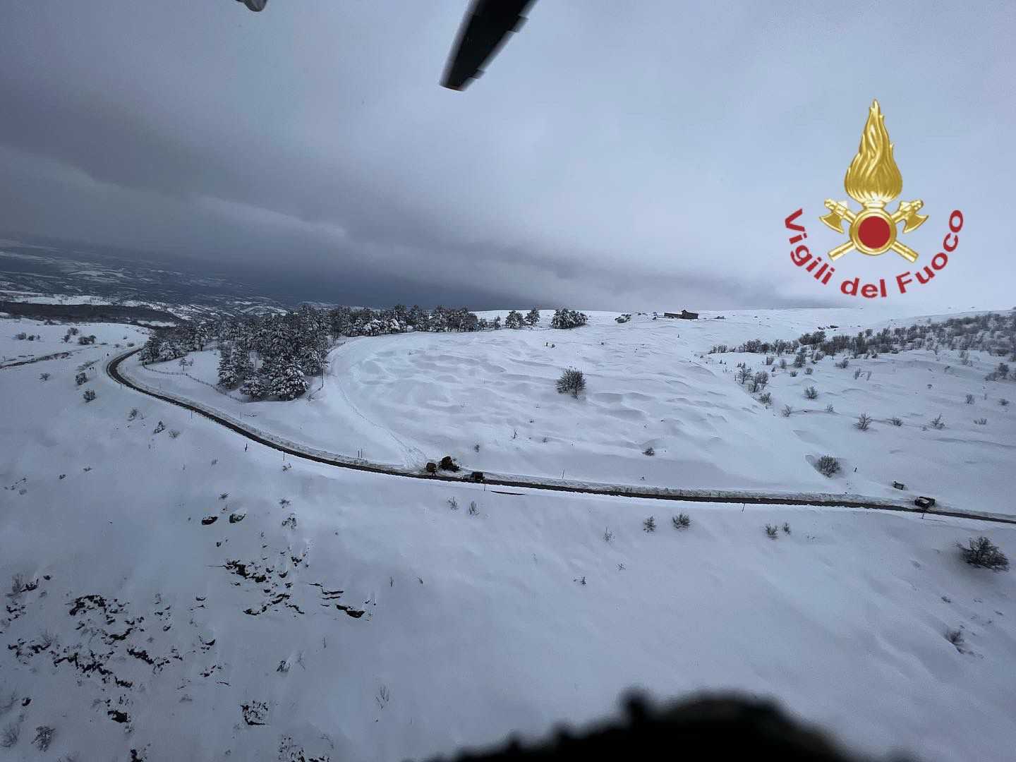 Emergenza maltempo: 140 interventi vigili del fuoco, soccorso un allevatore isolato (video)