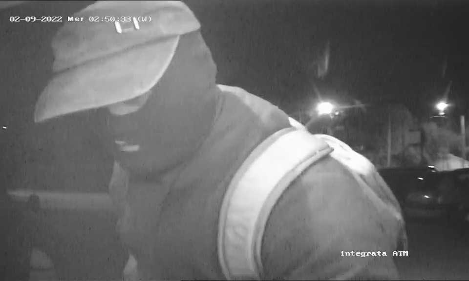 Tenta il furto alle Poste ma l’impianto di videosorveglianza allerta i carabinieri: ecco il volto del ladro