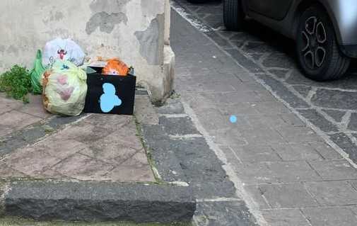 Rifiuti abbandonati su via Roma, la condanna dell’assessore a Lanciano: “Comportamenti incivili”