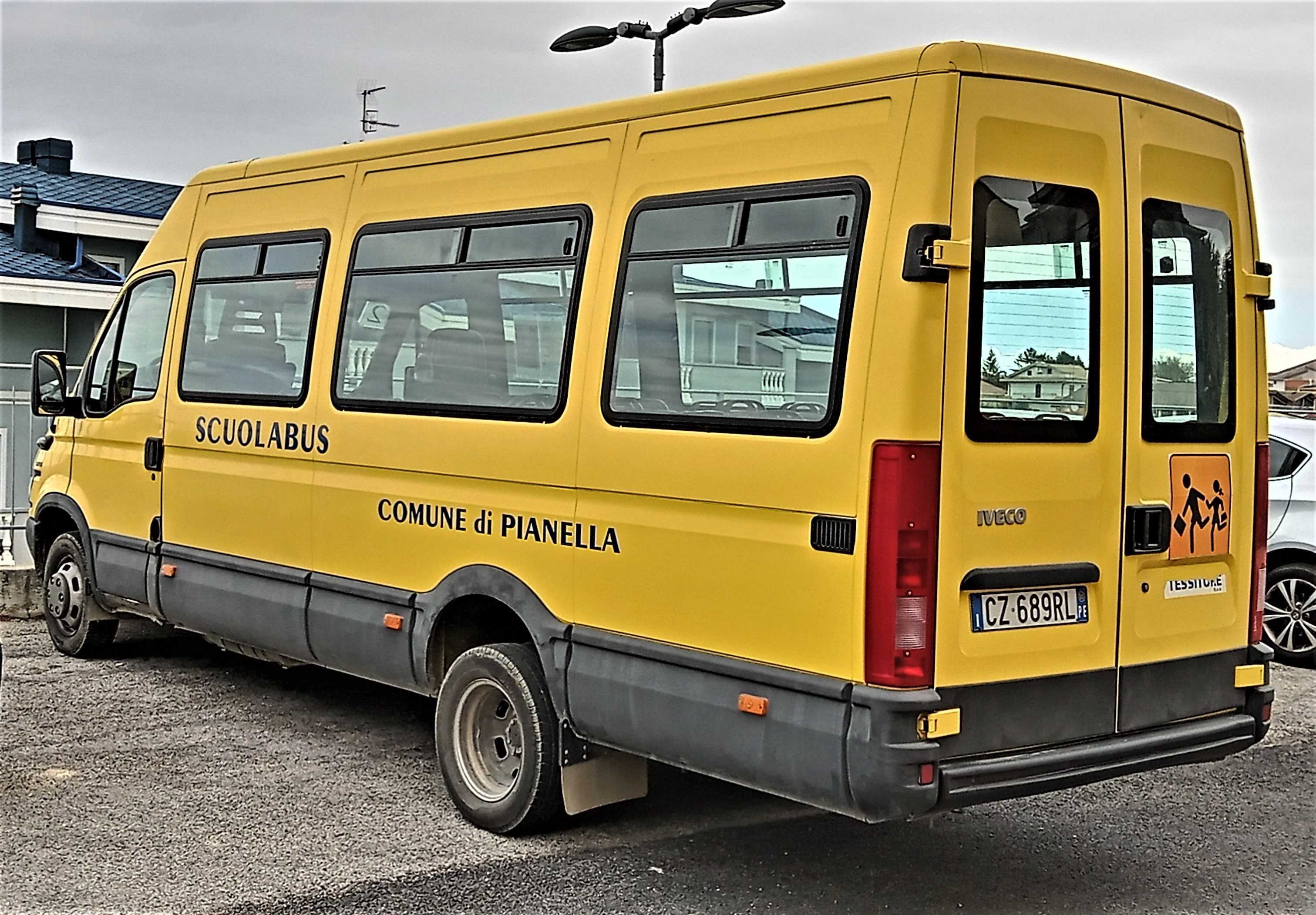 Pianella esternalizza il servizio di trasporto scolastico, la protesta dei consiglieri Filippone e Di Tonto