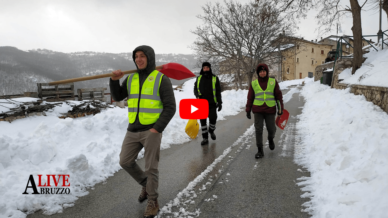 Bisegna ricoperta dalla neve, ecco in azione “la buona gioventù” (VIDEO)