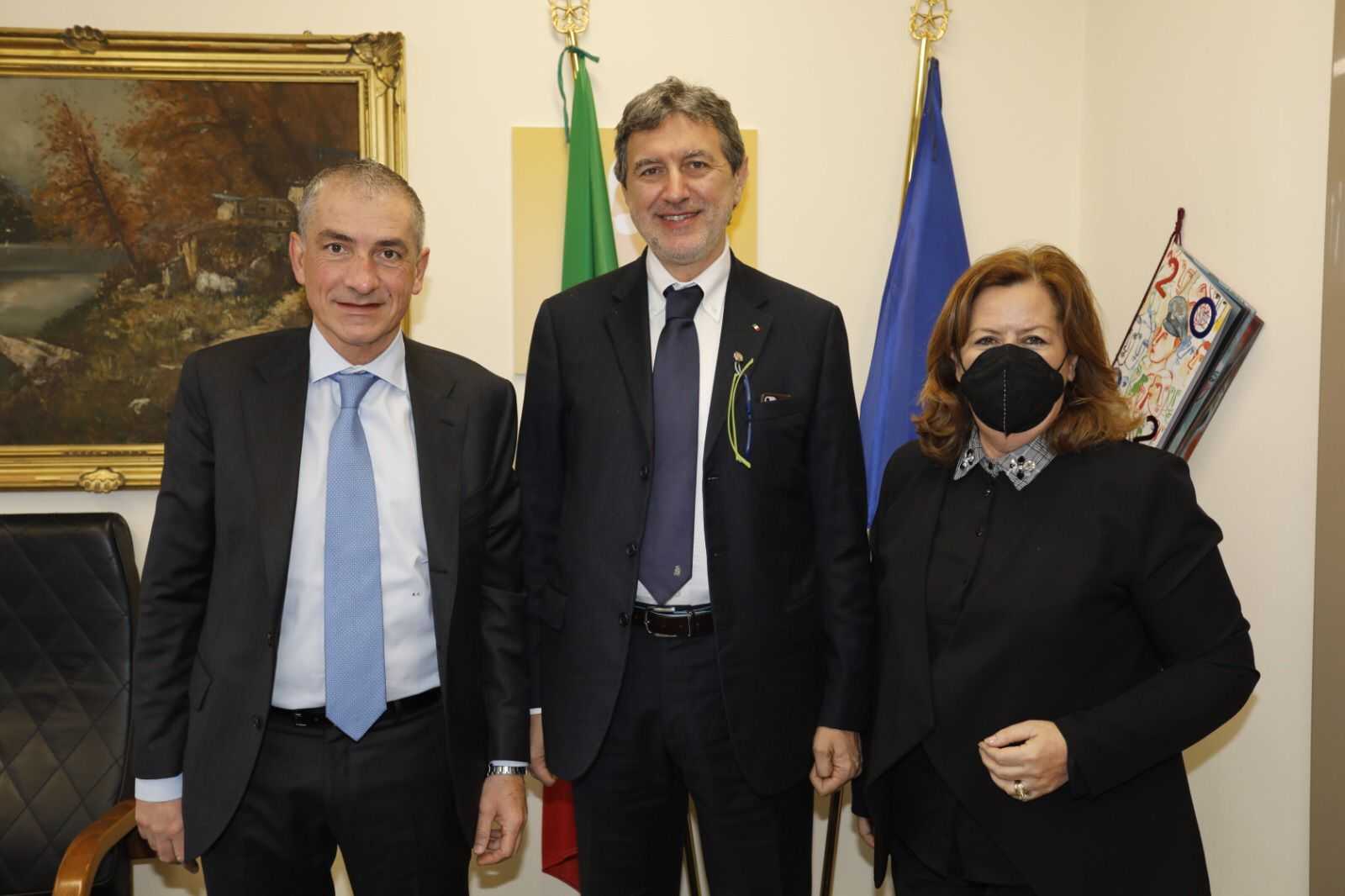 Marsilio e Verì dal sottosegretario Costa: illustrate delibere su nuovi ospedali