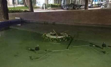 Vandalizzata corona vittime Foibe a Pescara, individuati i responsabili: la denuncia del sindaco Masci