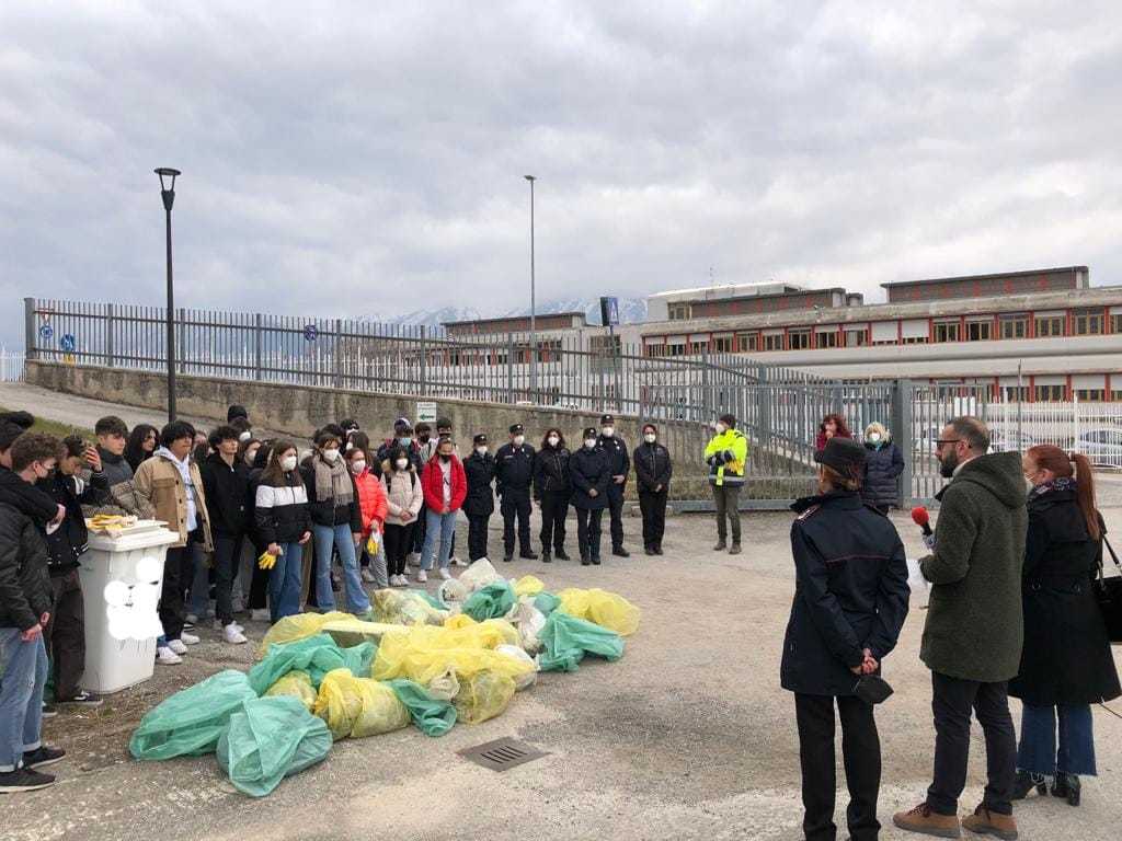 Giornata mondiale del riciclo, Reparto Biodiversità carabinieri con gli studenti