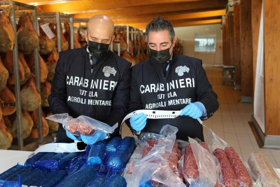 Liquori, pistacchi e mozzarelle di bufala Dop… Ma era vero! Operazione carabinieri in tutta Italia
