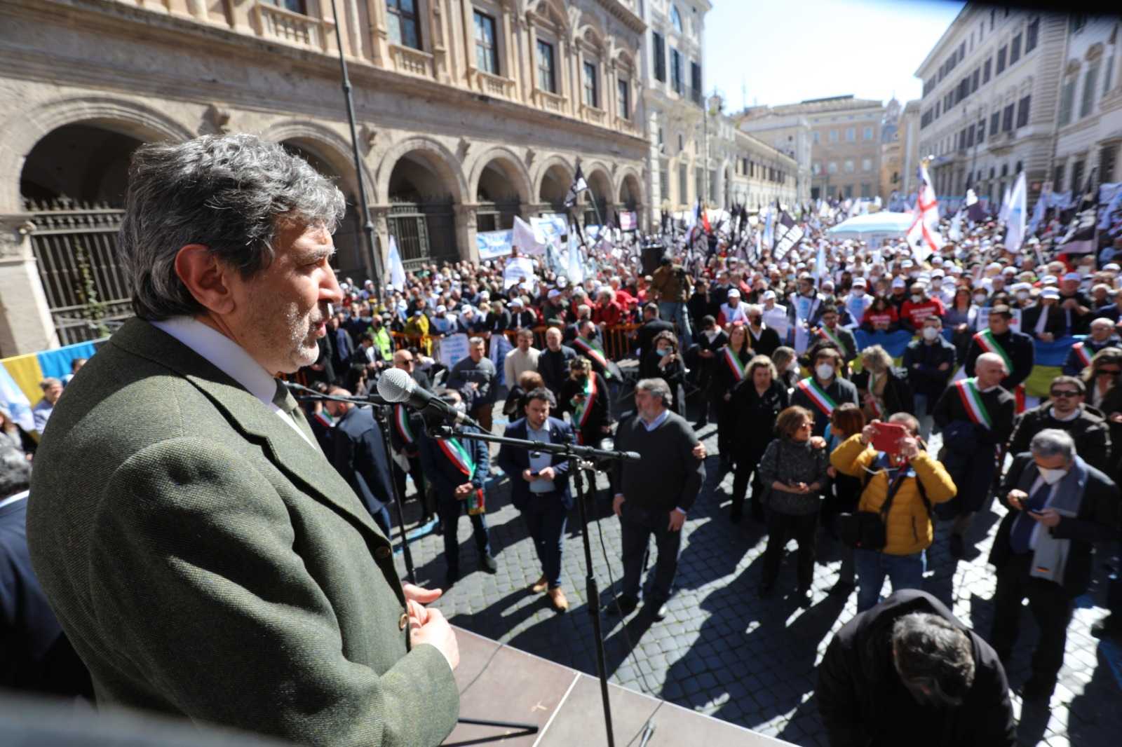 Manifestazione balneari, Marsilio a Roma: “Regione Abruzzo sostiene lotta” (VIDEO)
