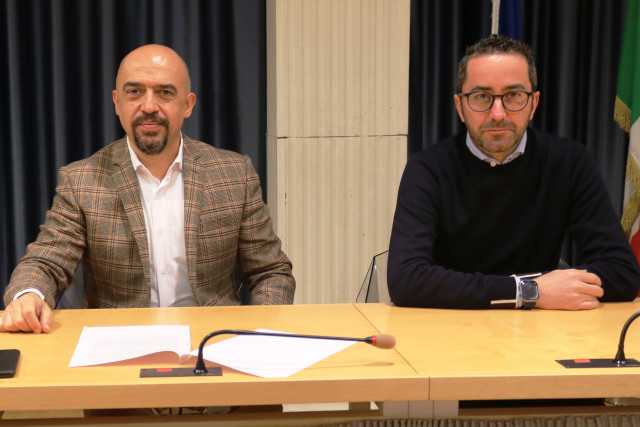 Commissione deserta, ferri corti tra maggioranza e opposizione. M5S e Pd: ora basta