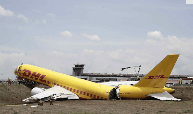 Aereo si spezza durante atterraggio di emergenza, chiuso aeroporto in Costa Rica