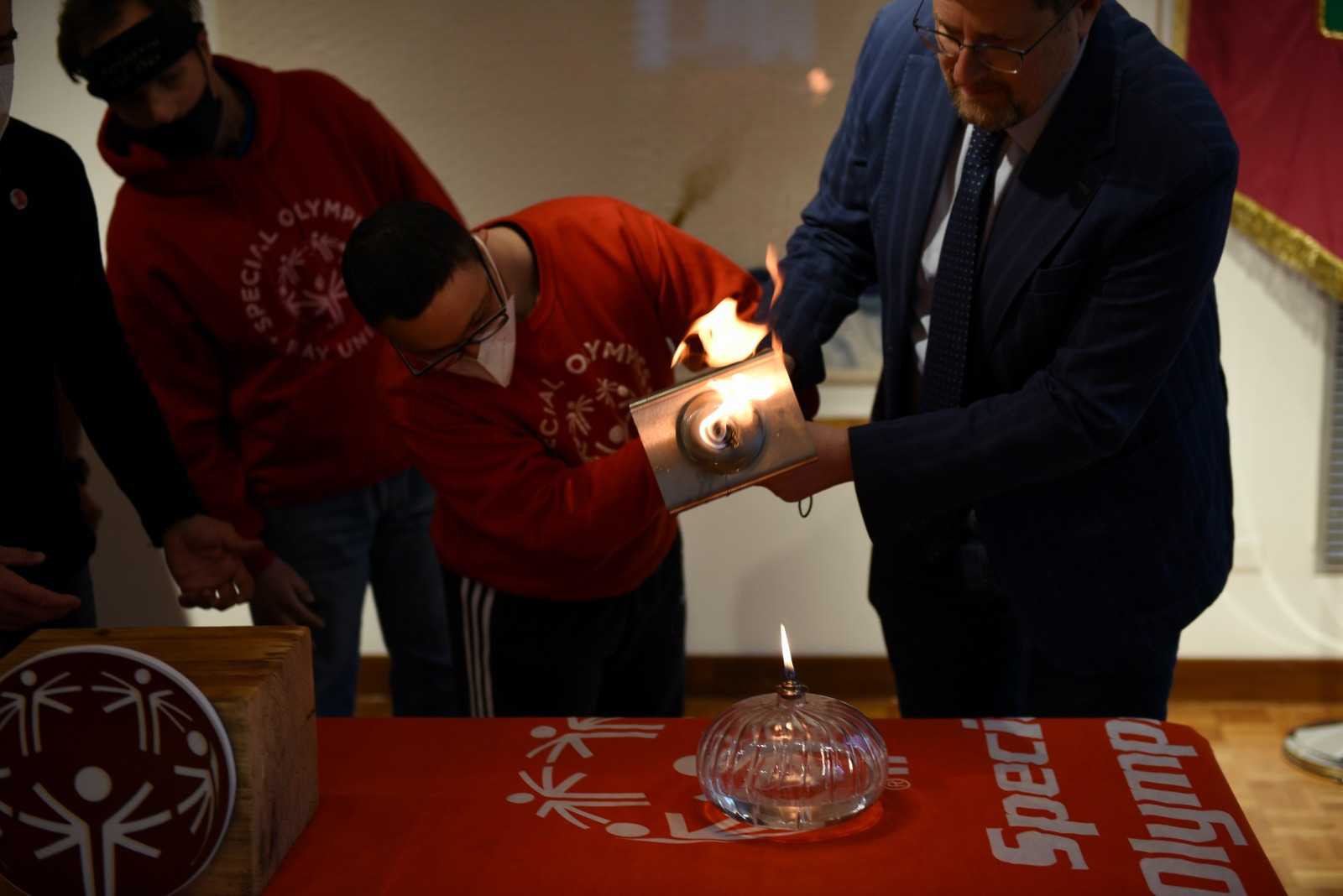 La torcia di Special Olympics illumina le piazze d’Abruzzo, lunedì arrivo all’Aquila