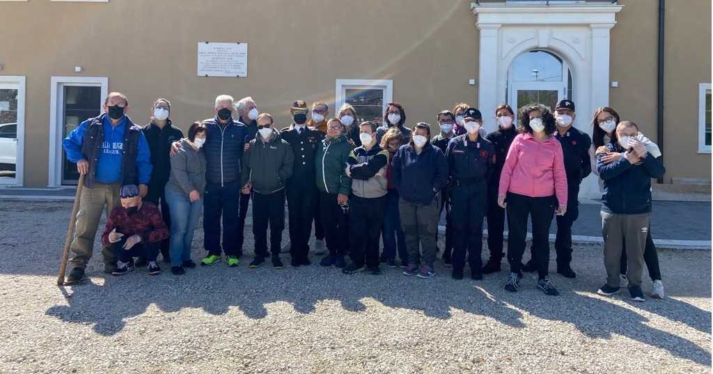 Carabinieri Biodiversità al centro di aggregazione Aipd: piantati nuovi alberi